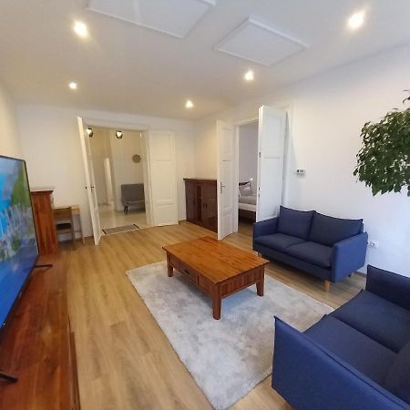 Korvin One Apartman Pápa Exterior foto